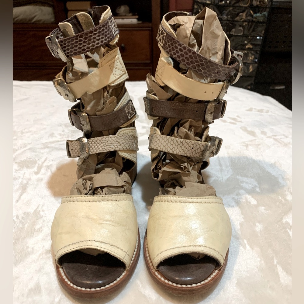 Freebird Pilar tan multi size 9! Rare! (PENDING)